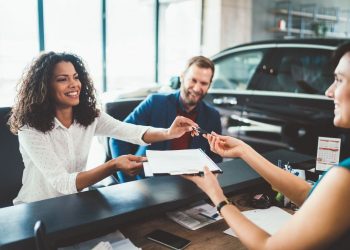 If You’re on a Tight Budget, Should You Buy an Inexpensive Used Car or Lease a New One?