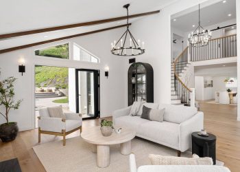 What to Look for When Buying a Home Through a Designer’s Eyes