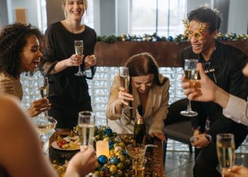 How to Throw a Housewarming Party Your Guests Will Love