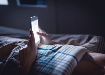 Why You Should Avoid Using Screens Close to Bedtime