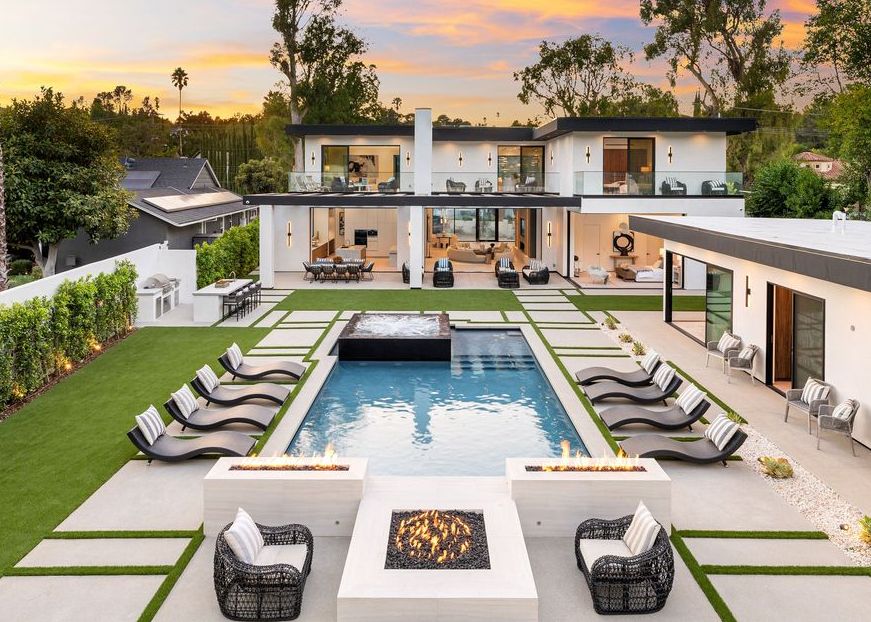 Pool, Patio and Living Features to Elevate Your Outdoor Space