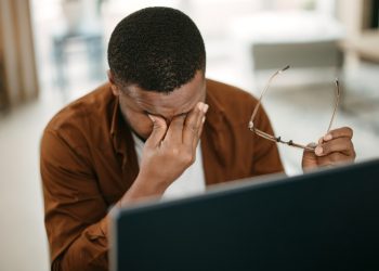 Do Electronic Devices Strain Your Eyes?