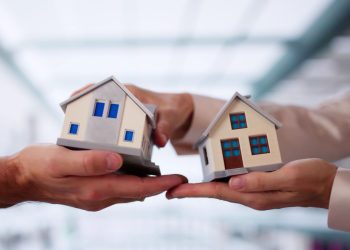 What to Know When Buying and Selling a Home at the Same Time