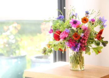 Using Fresh Flowers Like a Pro: May and June’s Best Blooms by Room