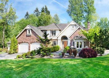 Summer Curb Appeal: First Impressions That Convert Into Offers