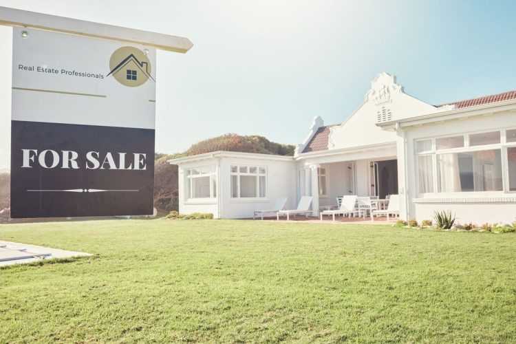 Common Mistakes That Slow Down the Sale of a Luxury Home