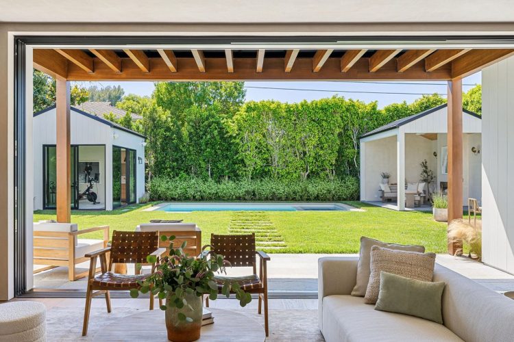 6 Features That Will Turn Your Backyard Into a Relaxation Haven