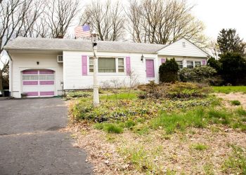 Selling Your Home? Avoid These Front-Yard ‘Eyesores’
