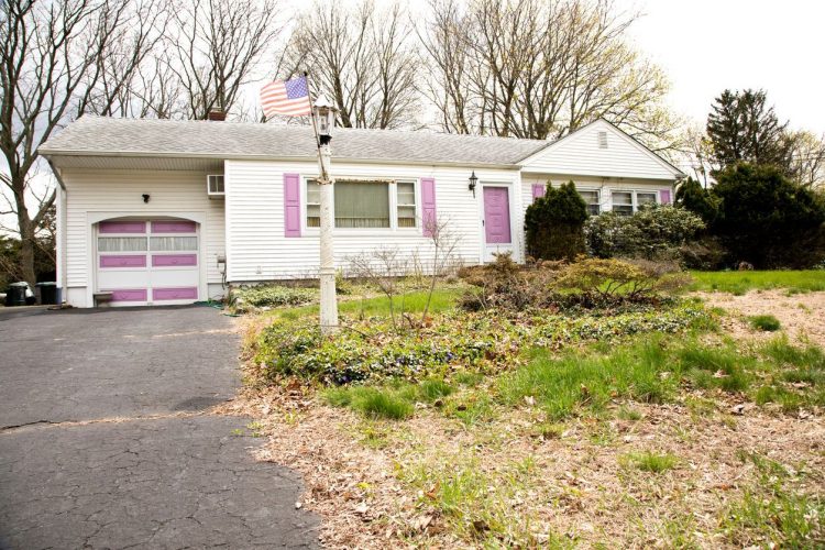 Selling Your Home? Avoid These Front-Yard ‘Eyesores’